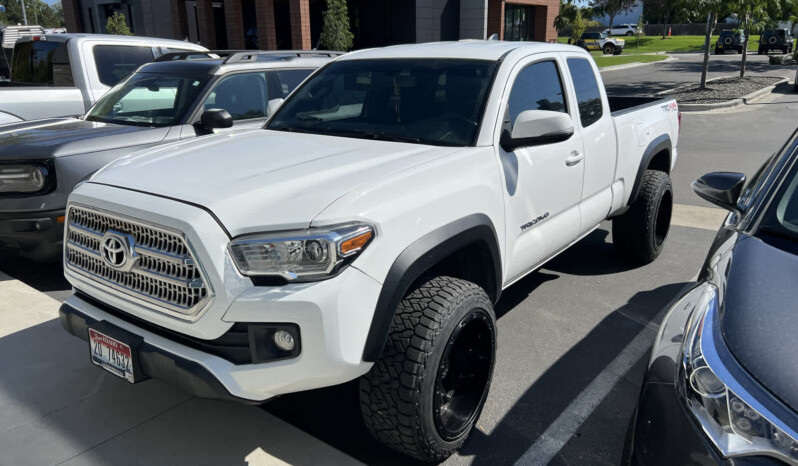 Used 2017 Toyota Tacoma TRD Off Road Access Cab 6  Bed V6 4×4 AT Extended Cab Pickup – 5TFSZ5AN9HX048573 full